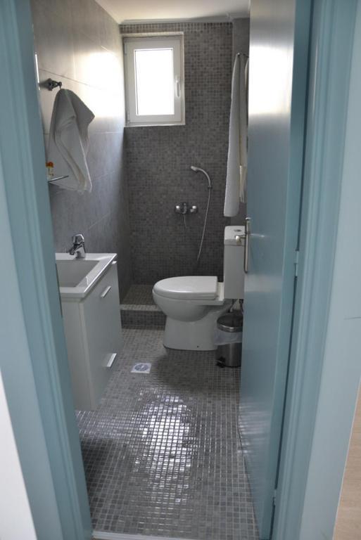 Valente Perlia Rooms Poros Town Esterno foto